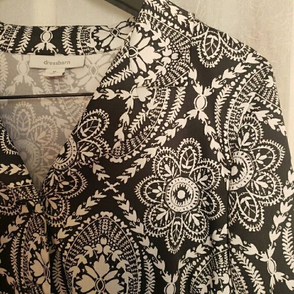Dressbarn Women's Blouse Size M Black White Geometric 3/4 Sleeve V Neck Stretch - Picture 4 of 11